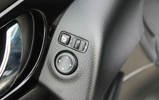 Nissan Qashqai cena 49900 przebieg: 108000, rok produkcji 2015 z Pruszków małe 301